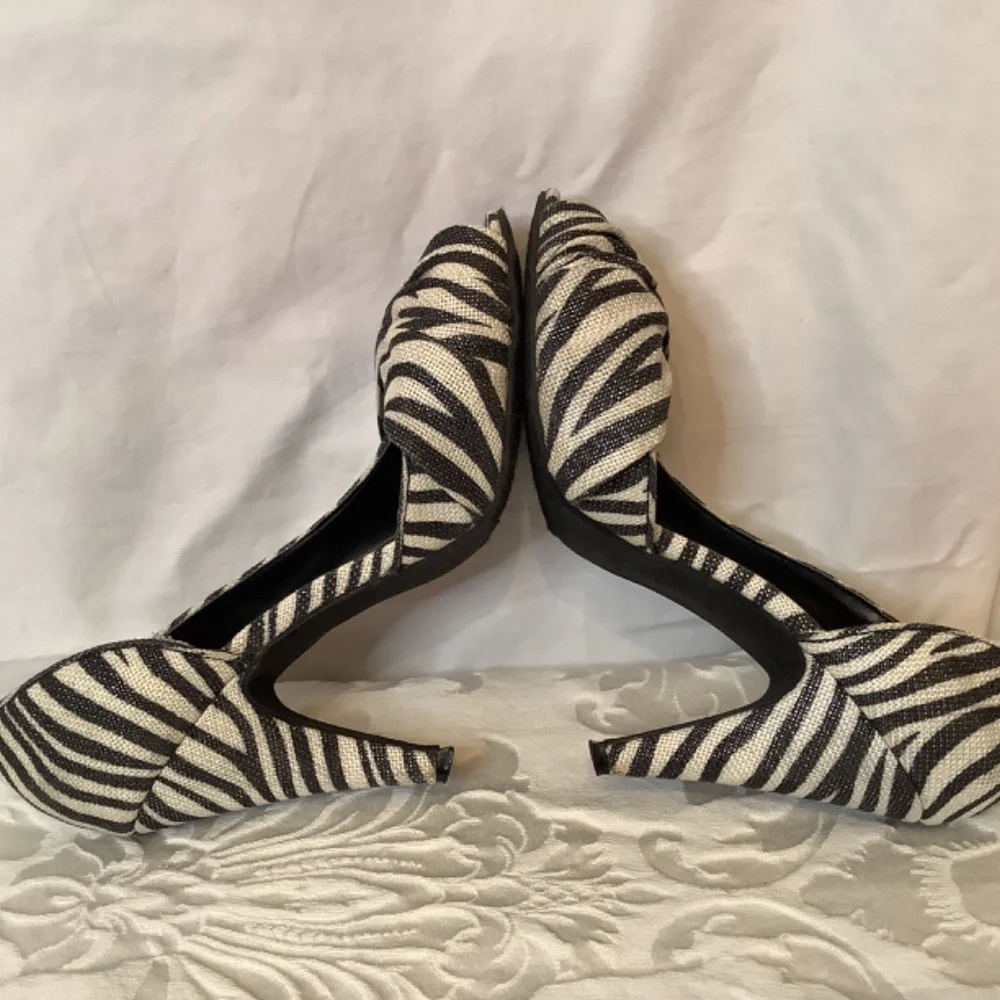 GUC Rocket Dog zebra animal‎ black white heels canvas